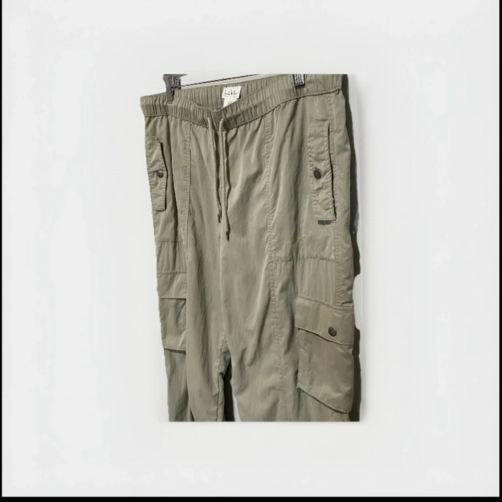 Nicole Miller New‎ York Women's Sage Green Joggers Size M w/ Multiple Pockets